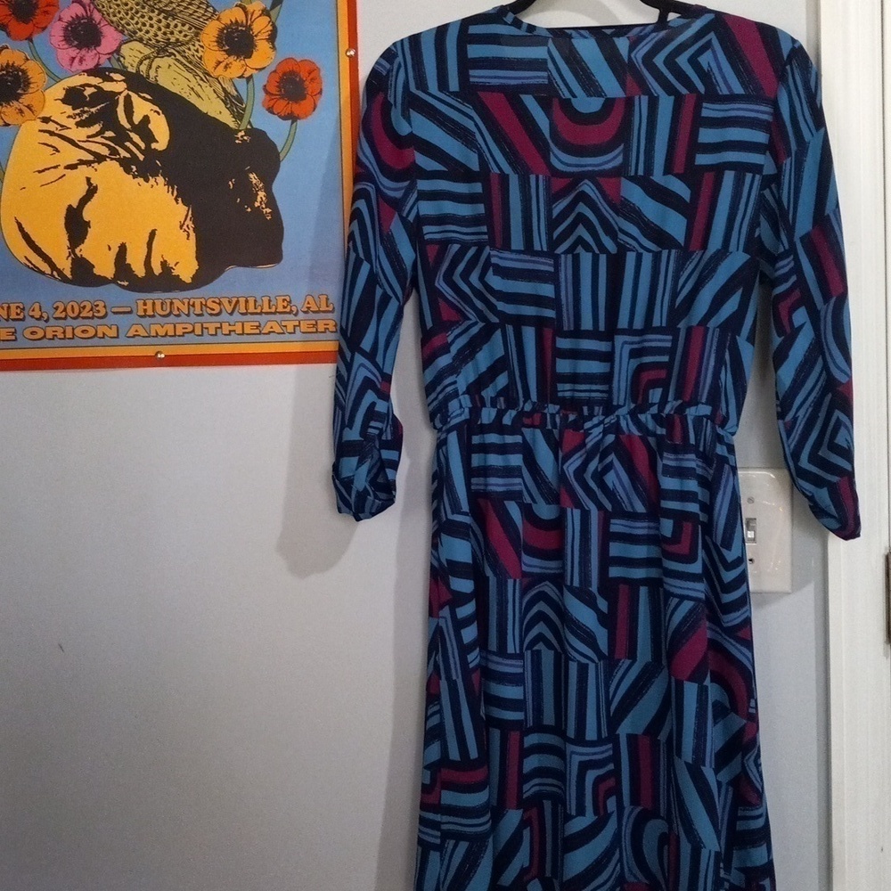 Everly Blue & Fuchsia Graphic Block Print Roll Up Sleeve Pull On Mini Dress - Picture 15 of 15